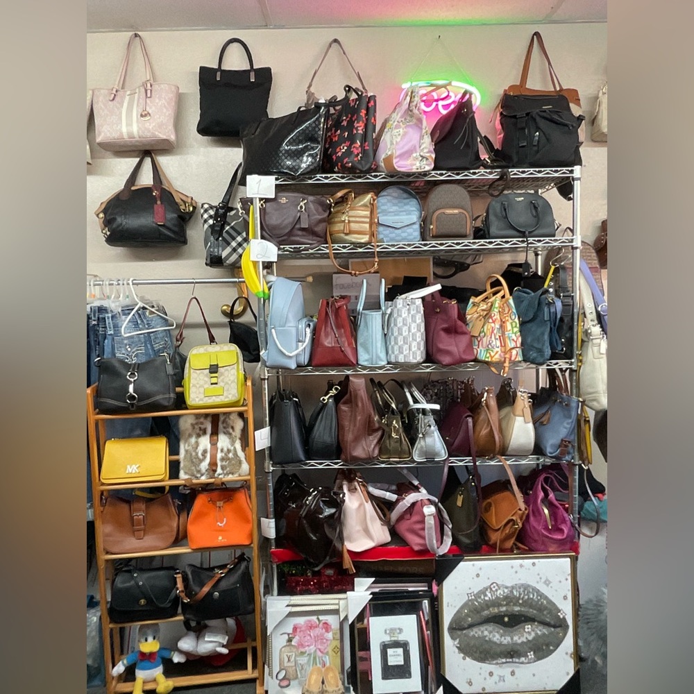 ♡Purse Show♡ - Picture 11 of 16